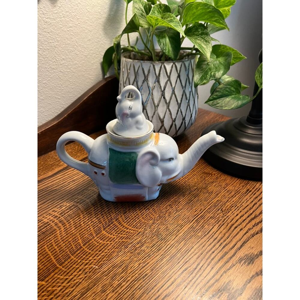 Double Elephant Vintage Tea Pot